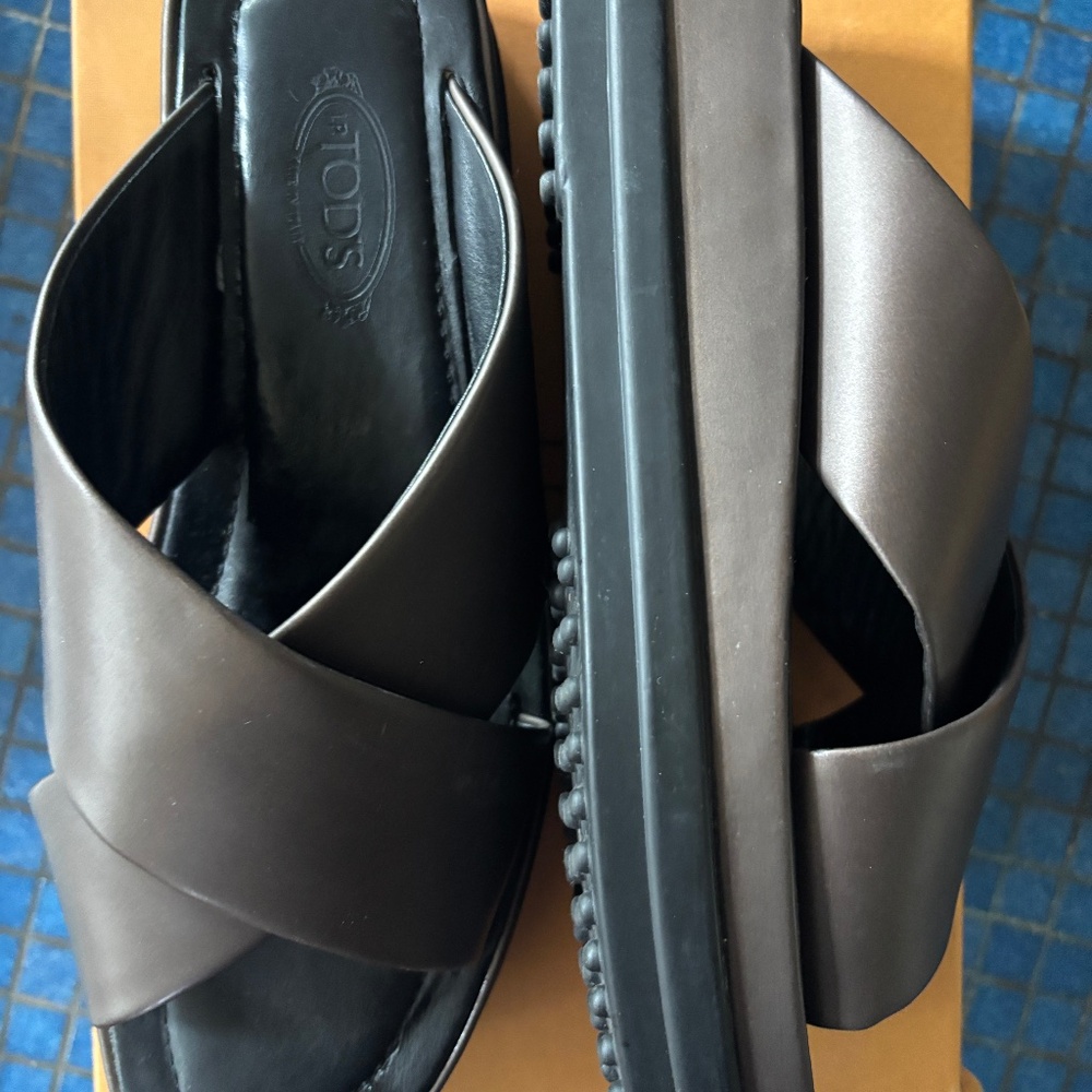 Tods vintage never worn brown leather sandals